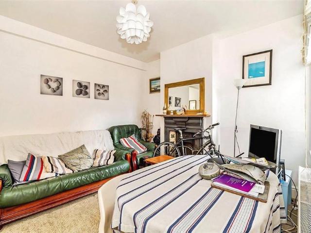 4 bedroom terraced house to rent