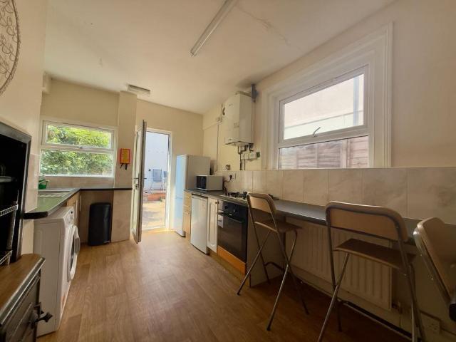 4 bedroom terraced house to rent