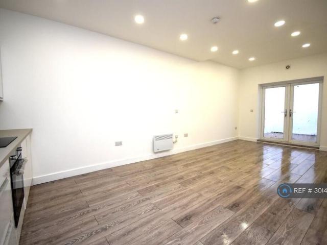 4 bedroom terraced house to rent