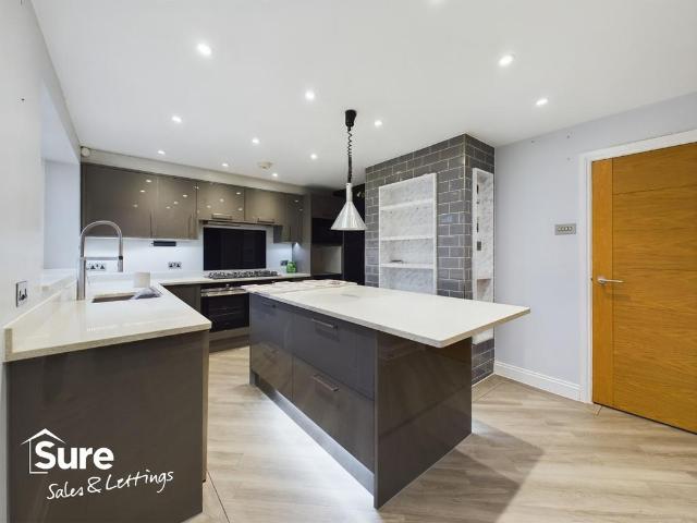 4 bedroom terraced house to rent
