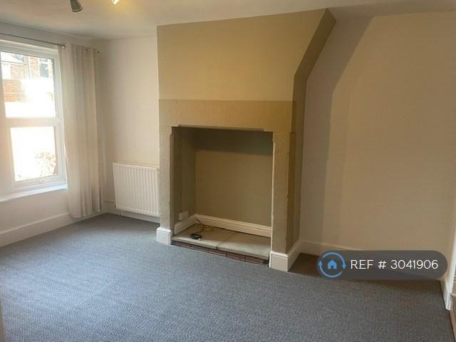 4 bedroom terraced house to rent