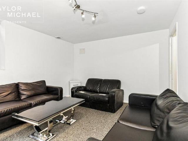 4 bedroom terraced house to rent
