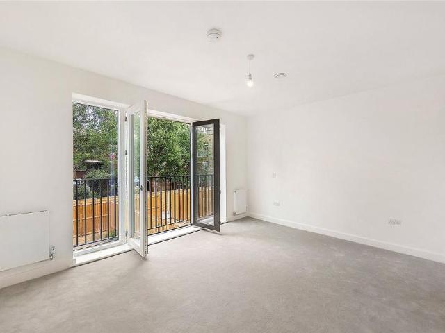 4 bedroom terraced house to rent