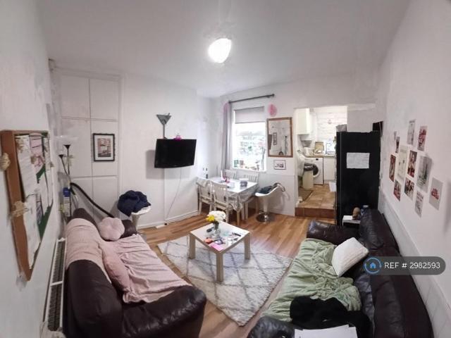 4 bedroom terraced house to rent