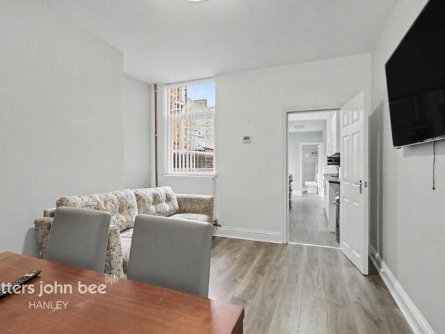 4 bedroom terraced house to rent