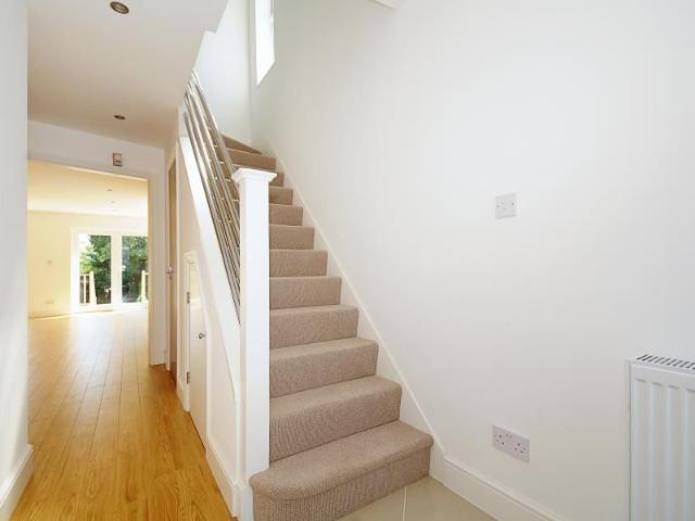 4 bedroom terraced house to rent