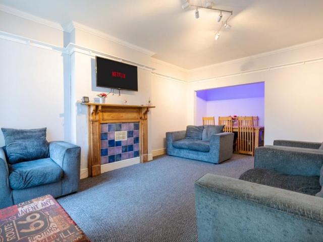 4 bedroom terraced house to rent