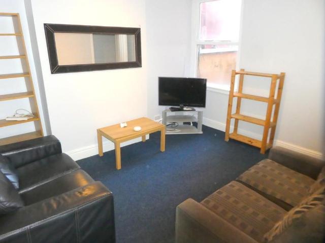 4 bedroom terraced house to rent