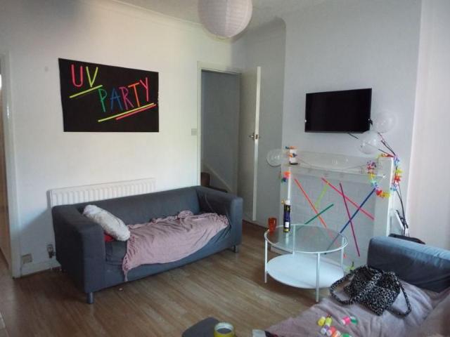 4 bedroom terraced house to rent