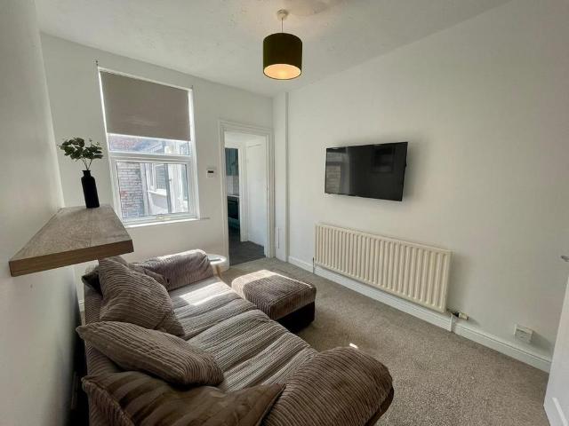 4 bedroom terraced house to rent