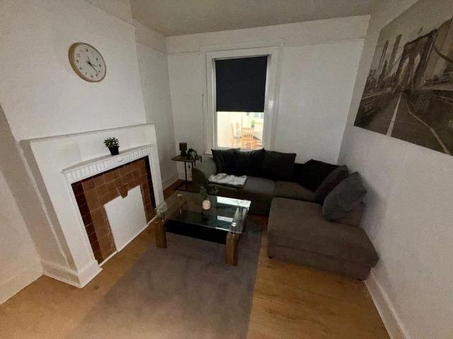 4 bedroom terraced house to rent