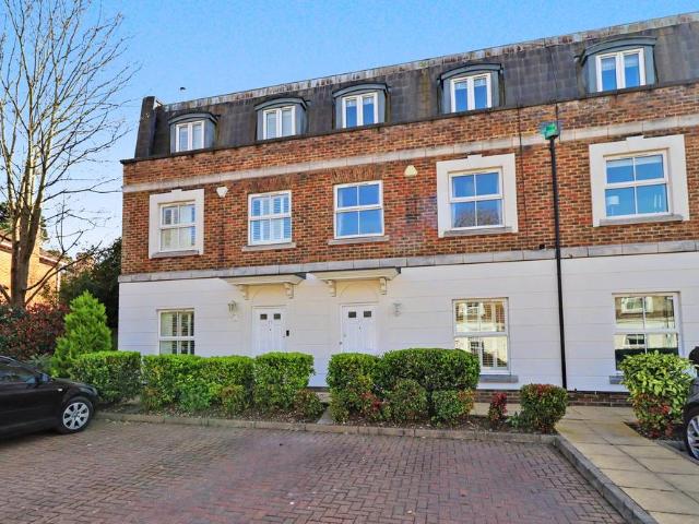 4 bedroom terraced house to rent