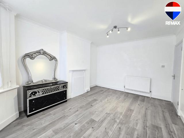 4 bedroom terraced house to rent