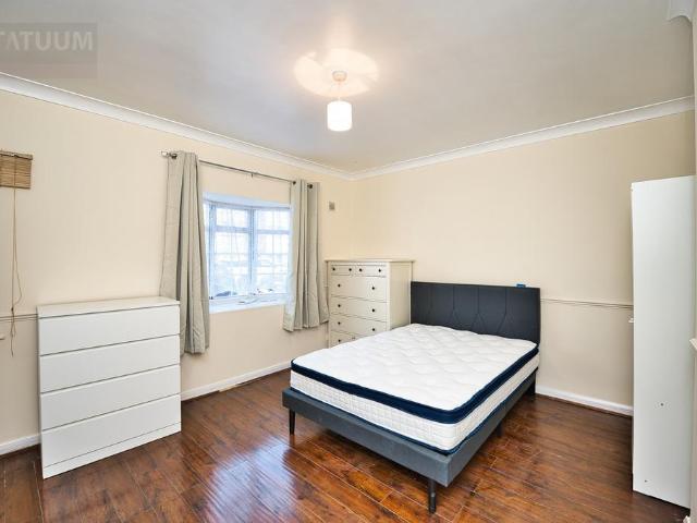 4 bedroom terraced house to rent