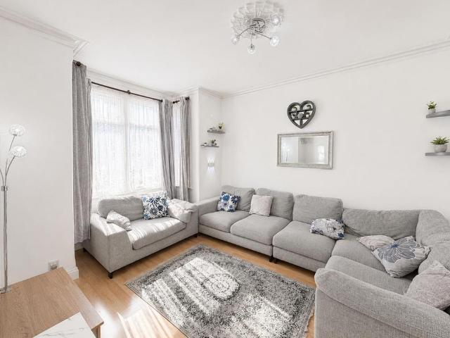 4 bedroom terraced house to rent