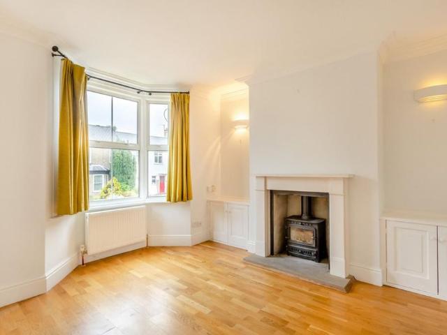4 bedroom terraced house to rent
