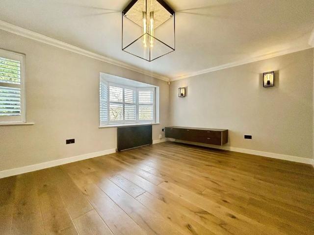 4 bedroom terraced house to rent
