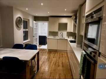 4 bedroom terraced house to rent