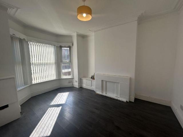 4 bedroom terraced house to rent