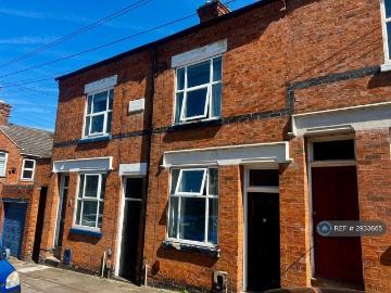 4 bedroom terraced house to rent