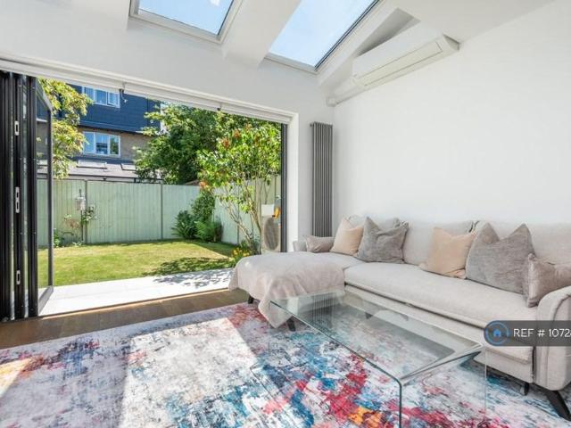 4 bedroom terraced house to rent