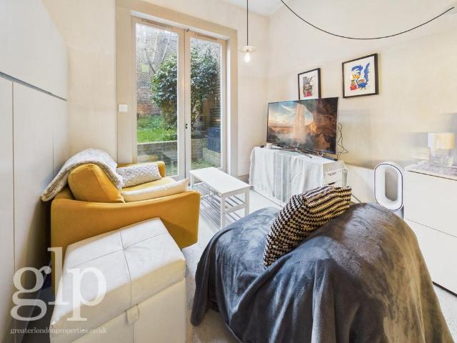 4 bedroom terraced house to rent