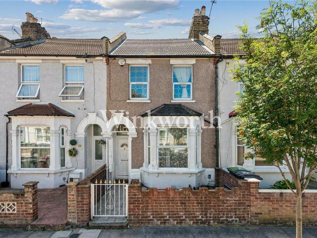 4 bedroom terraced house to rent