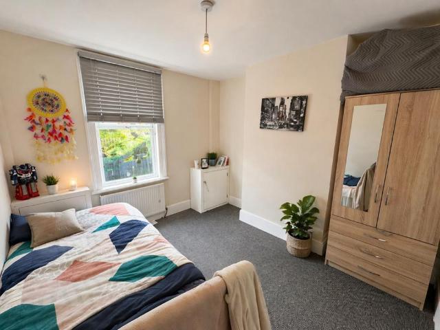 4 bedroom terraced house to rent