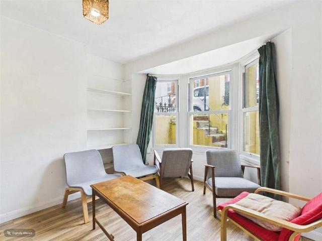 4 bedroom terraced house to rent