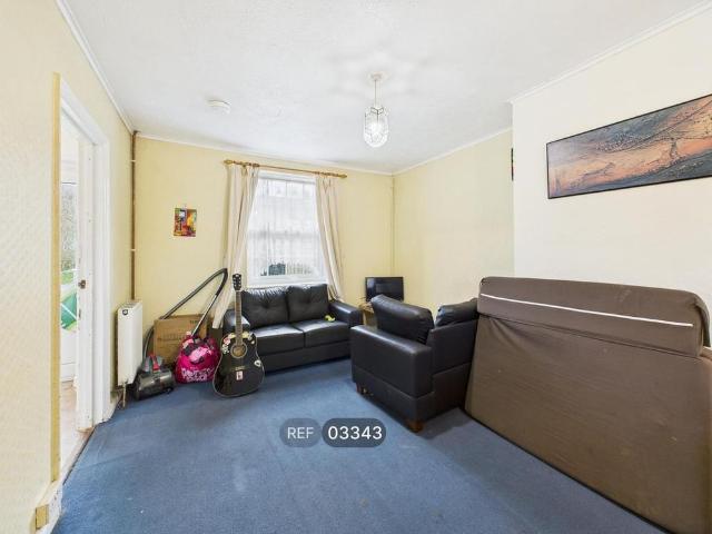 4 bedroom terraced house to rent