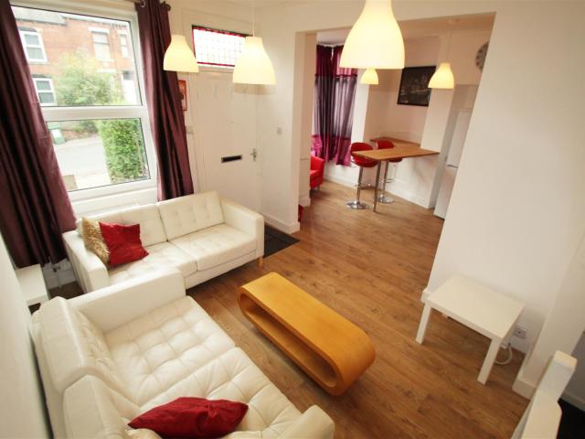 4 bedroom terraced house to rent