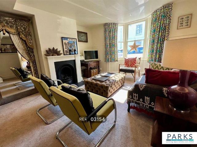 4 bedroom terraced house to rent
