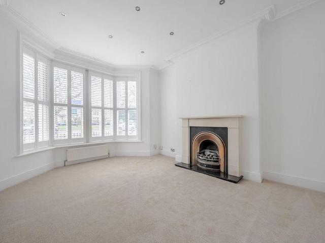 4 bedroom terraced house to rent