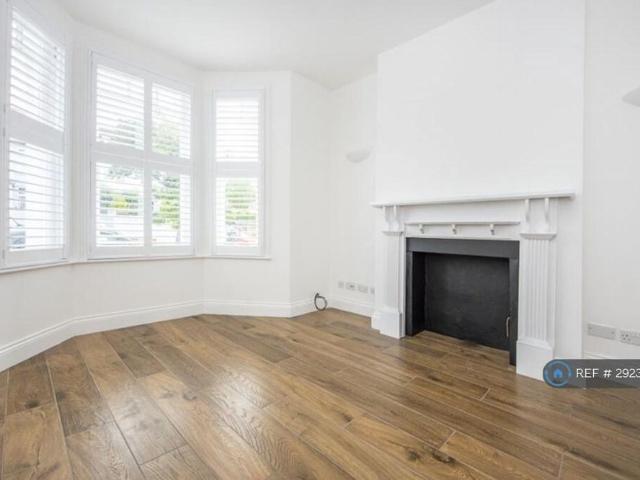 4 bedroom terraced house to rent