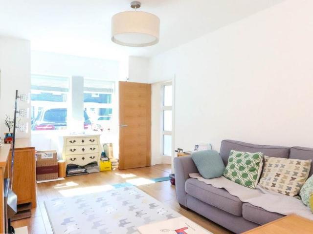 4 bedroom terraced house to rent