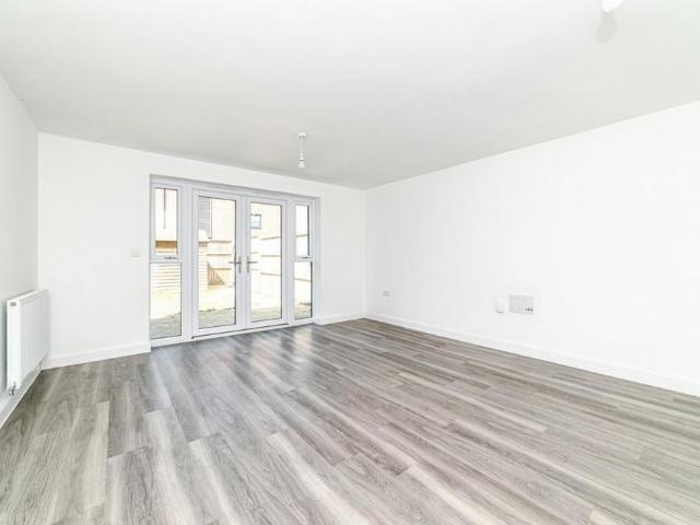 4 bedroom terraced house to rent