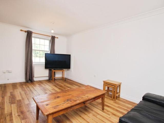 4 bedroom terraced house to rent