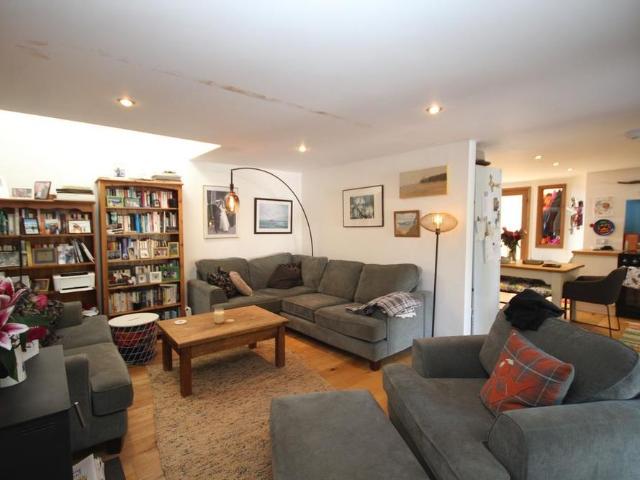 4 bedroom terraced house to rent