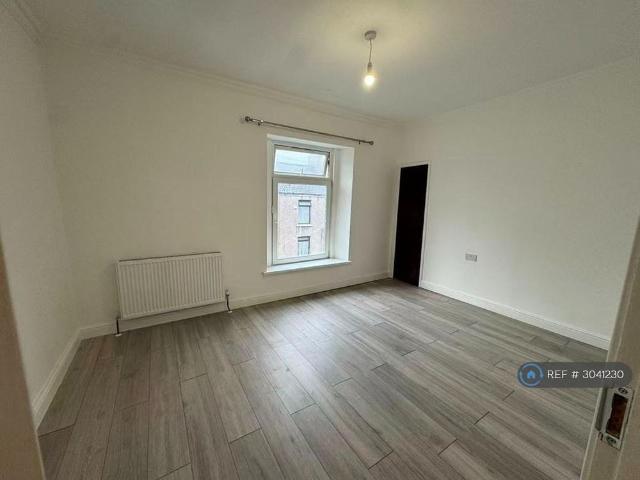 4 bedroom terraced house to rent