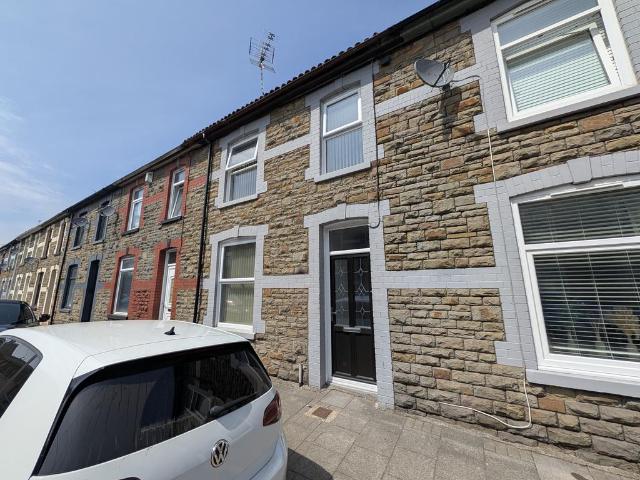 4 bedroom terraced house to rent