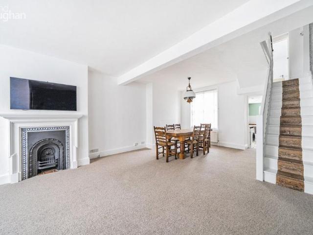 4 bedroom terraced house to rent
