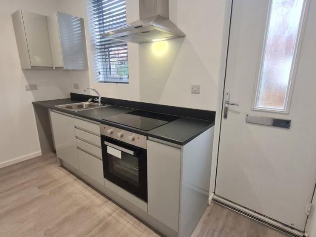 4 bedroom terraced house to rent
