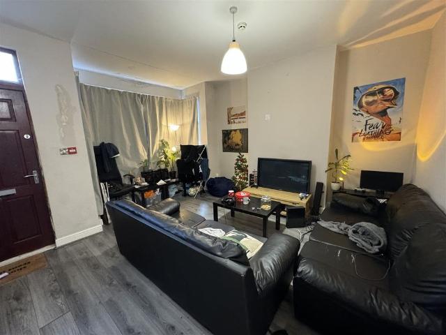 4 bedroom terraced house to rent