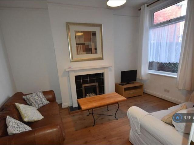4 bedroom terraced house to rent