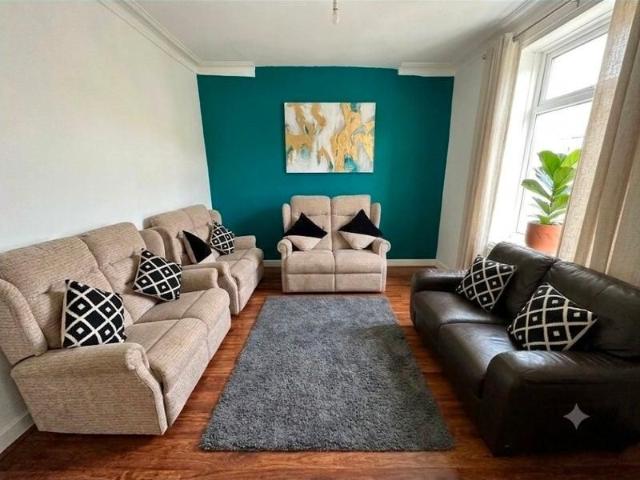 4 bedroom terraced house to rent