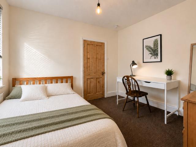 4 bedroom terraced house to rent