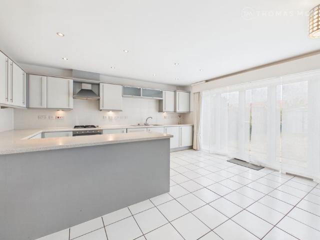 4 bedroom terraced house to rent