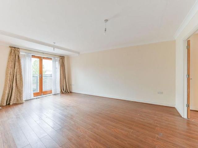 4 bedroom terraced house to rent