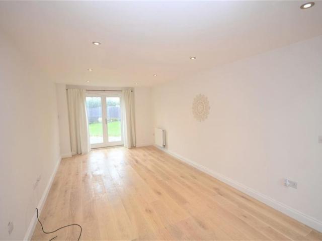 4 bedroom terraced house to rent