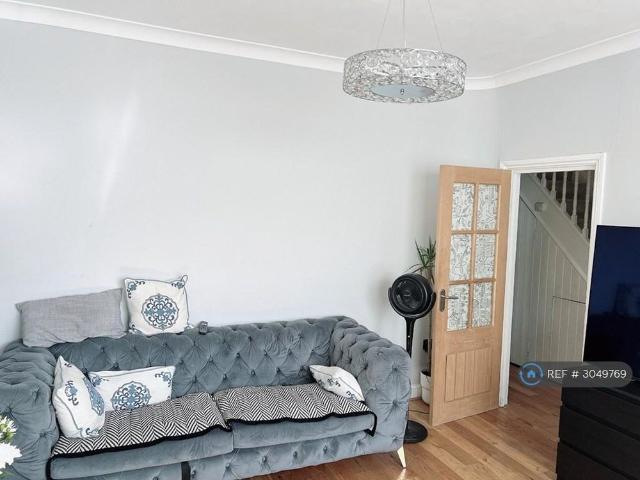 4 bedroom terraced house to rent